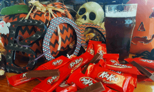 wed-halloween-candy-paring-kitkat-brown-ale